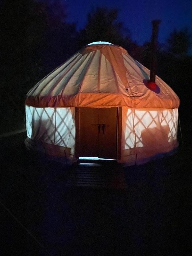 Mill Haven Place Glamping-Yurt 2 ฮาเวอร์ฟอร์ดเวสต์ ภายนอก รูปภาพ